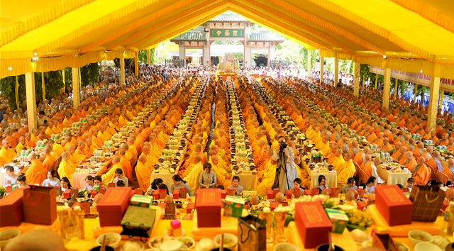 Huế: 1.200 Chư tăng ni tham dự pháp hội cúng dường trai tăng